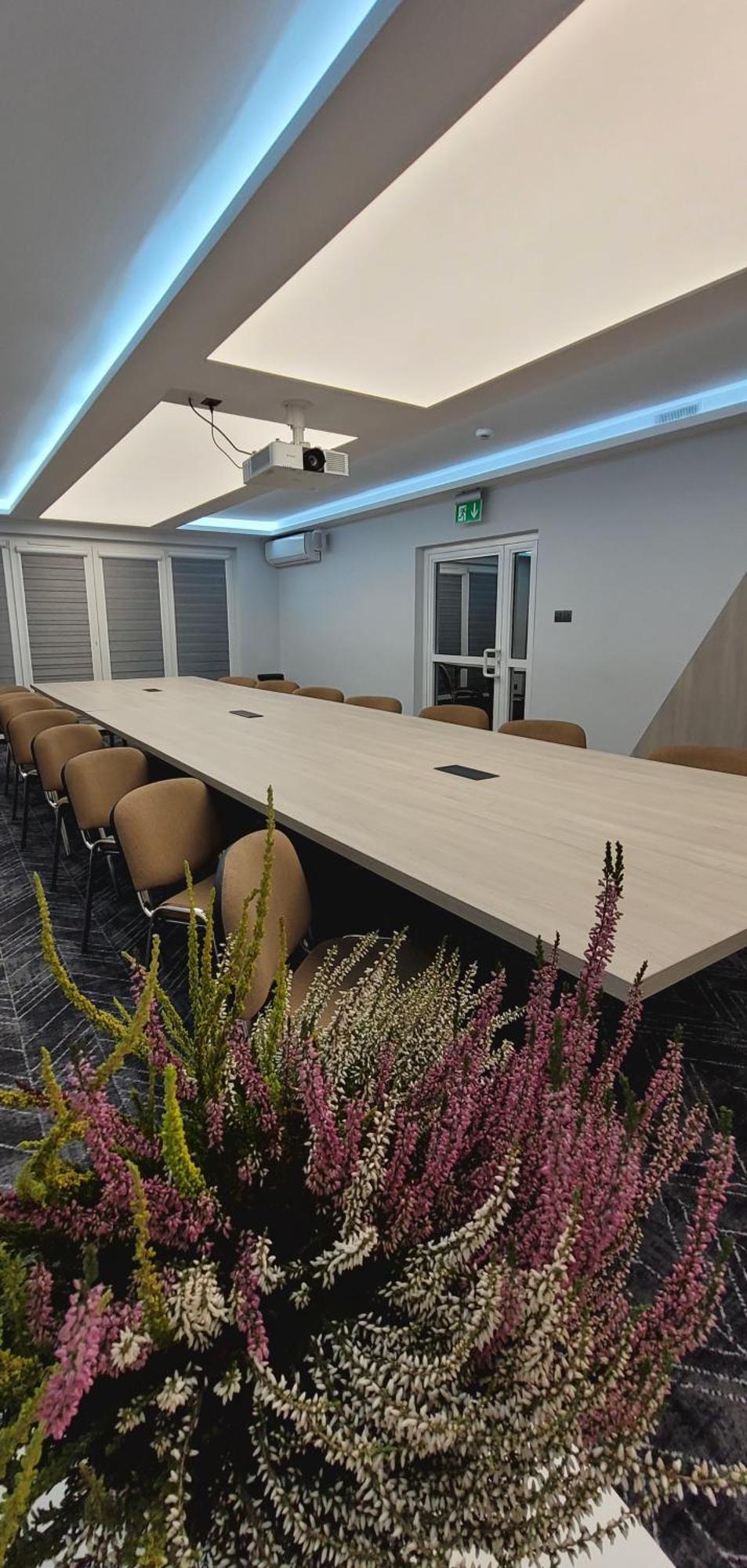 Hotel W Dobieszkowie Стриков Екстериор снимка