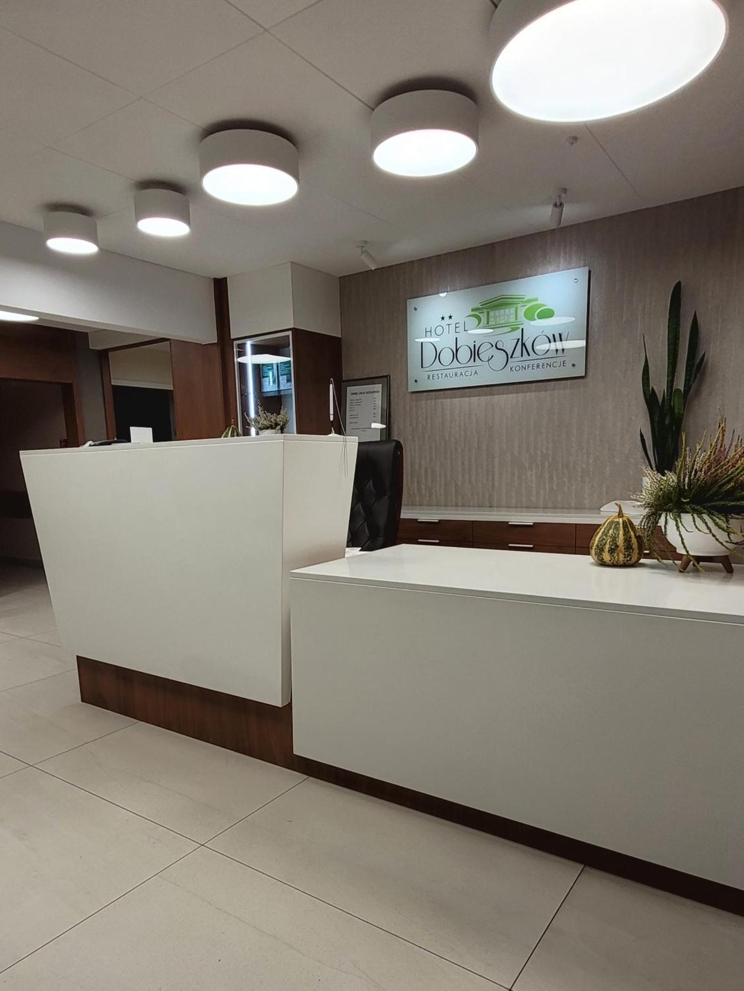 Hotel W Dobieszkowie Стриков Екстериор снимка