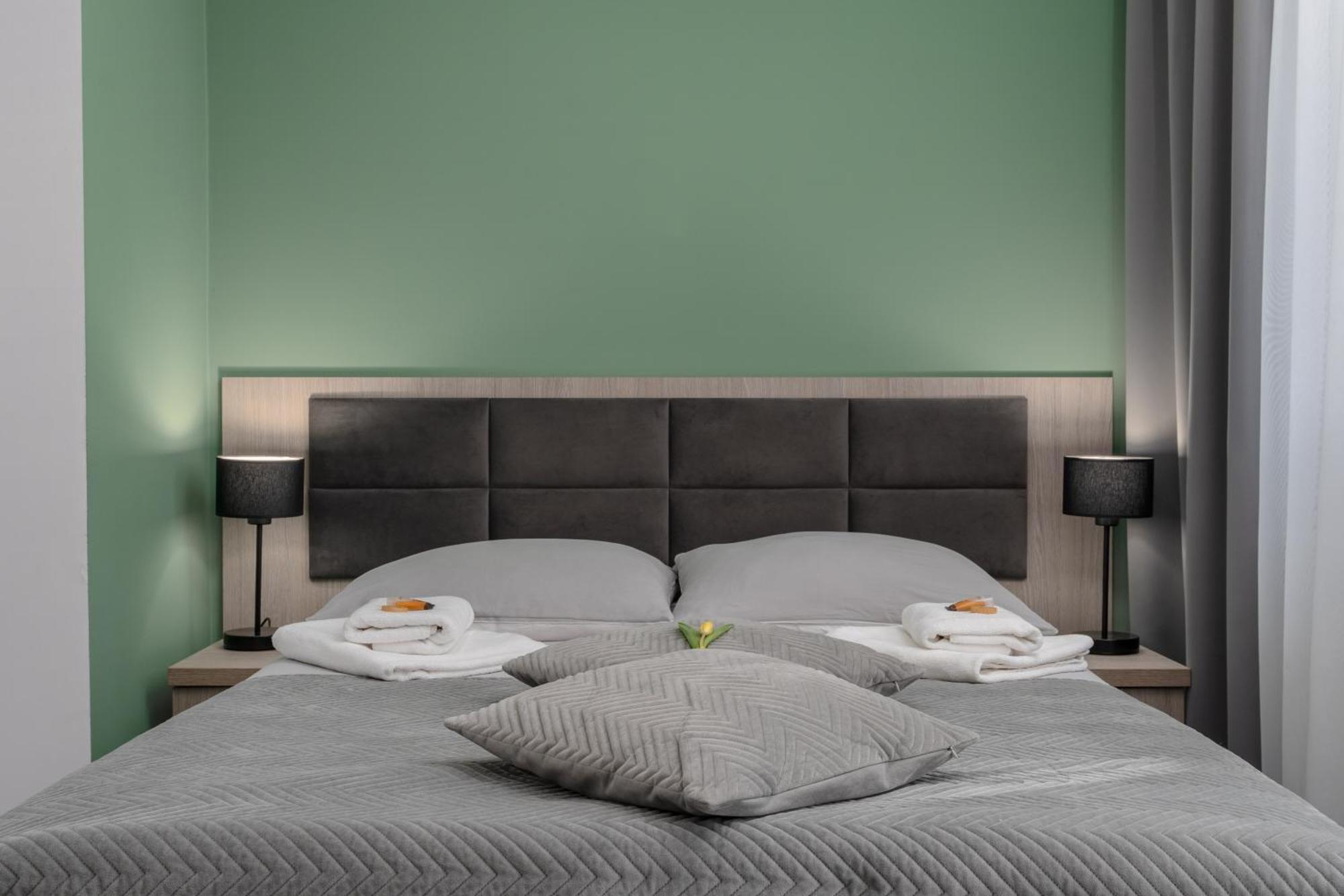 Hotel W Dobieszkowie Стриков Екстериор снимка