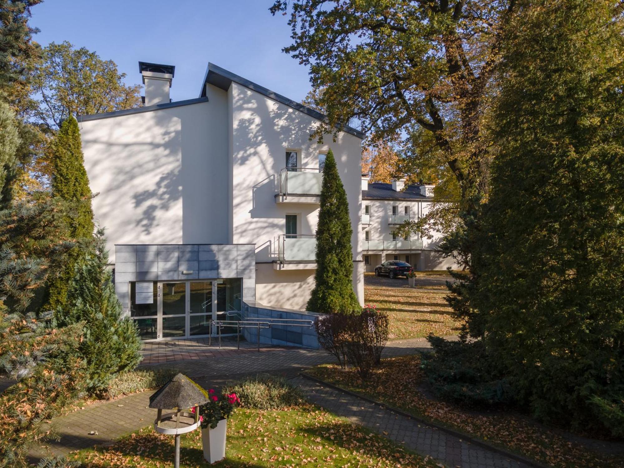 Hotel W Dobieszkowie Стриков Екстериор снимка