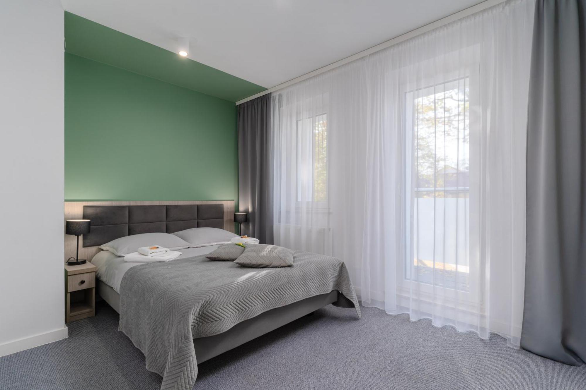 Hotel W Dobieszkowie Стриков Екстериор снимка