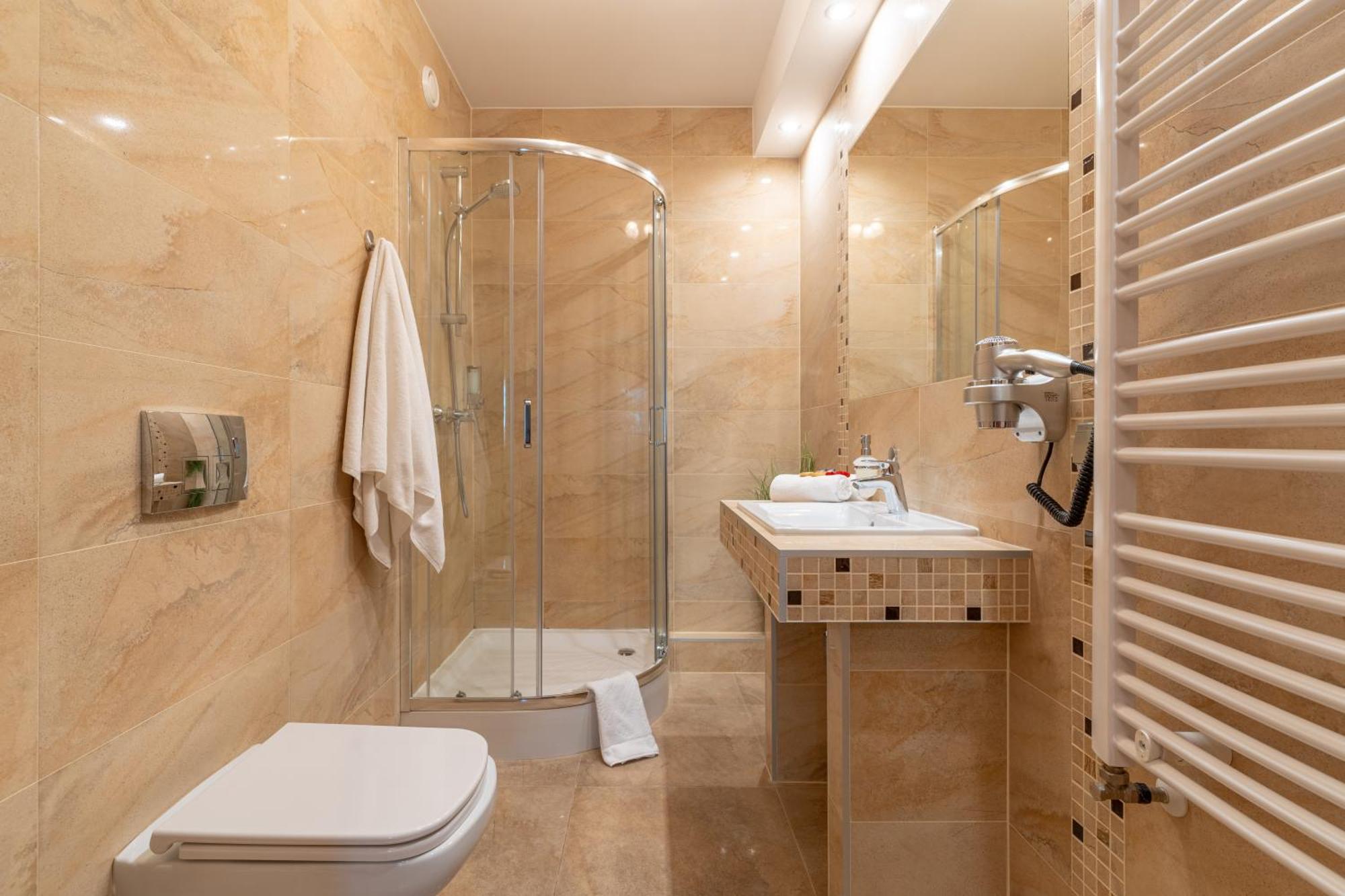 Hotel W Dobieszkowie Стриков Екстериор снимка