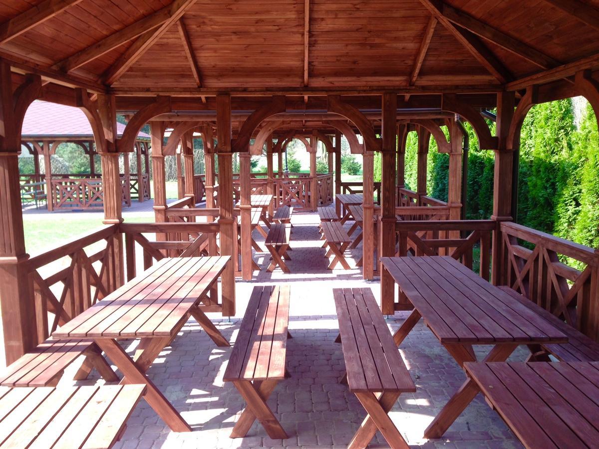 Hotel W Dobieszkowie Стриков Екстериор снимка